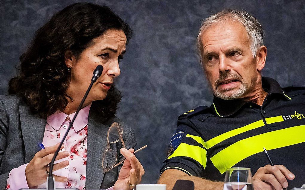 Burgemeester Femke Halsema en de Amsterdamse politiechef Jan Pronker. beeld ANP, Remko de Waal