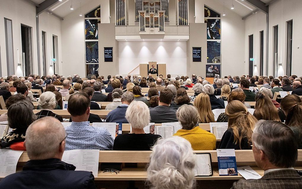 In een compleet gevulde Nieuwe Westerkerk in Utrecht werd vrijdagavond het boek ”Openbaring​ begrijpen” van dr. Steef Post gepresenteerd. beeld Erik Kottier