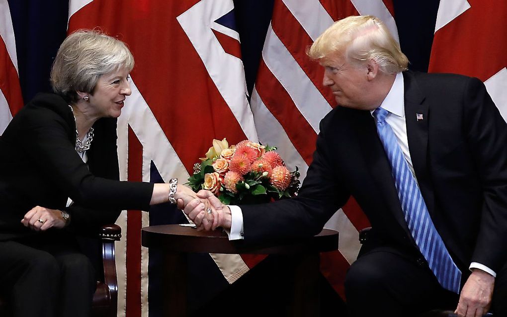 May (l.) en Trump. beeld AFP