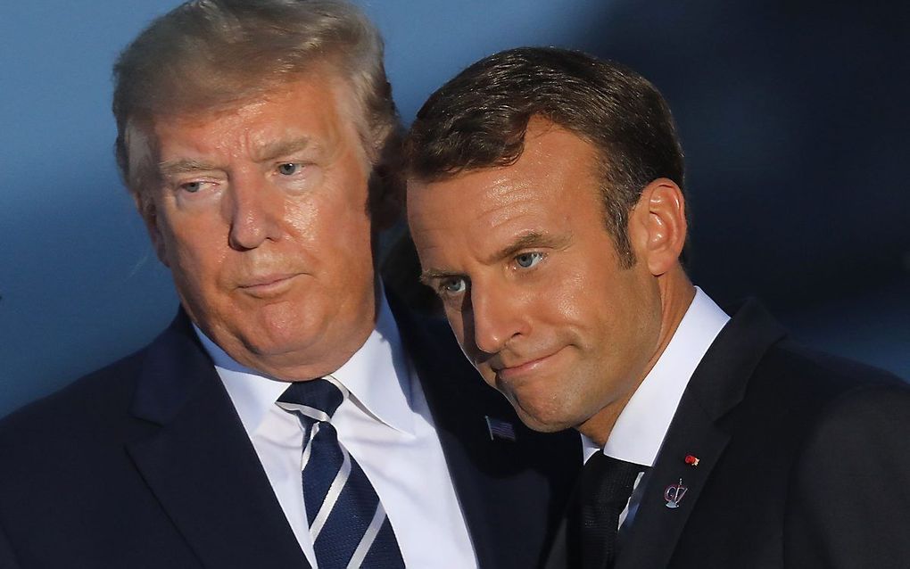 Onderonsje tussen twee prominente aanwezigen op de G7-top: de Amerikaanse president Trump en zijn Franse ambtsgenoot Macron. beeld AFP, Ludovic Marin