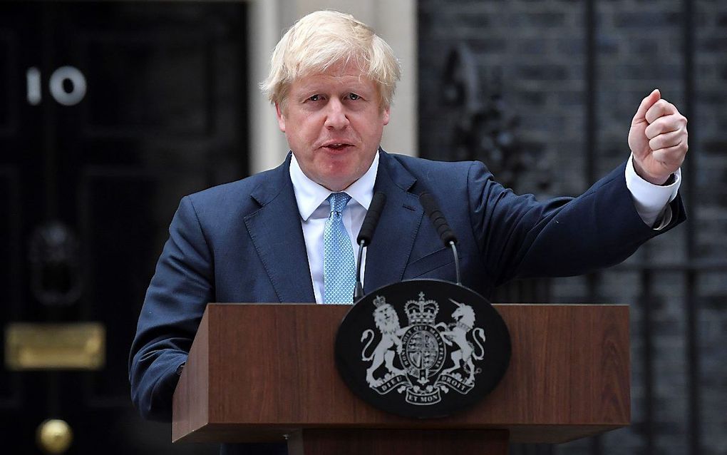 Premier Johnson op de stoep van Downingstreet. beeld AFP, Ben STANSALL