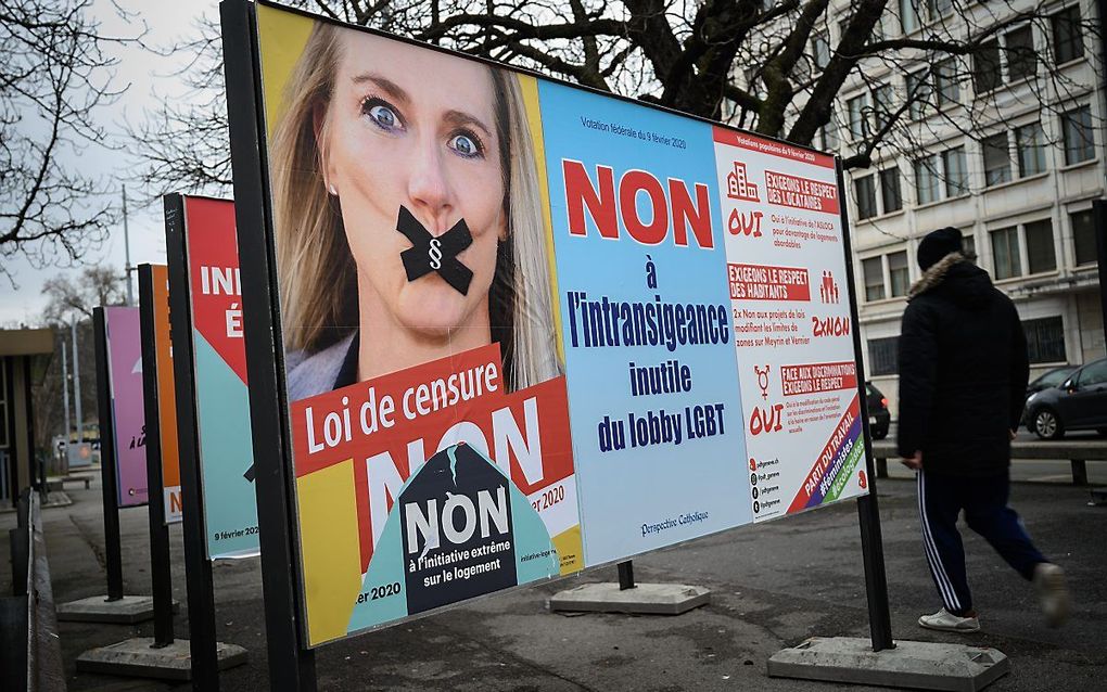 Campagne tegen de strafbaarstelling van homofobie in Geneve. beeld AFP, Fabrice Coffrini