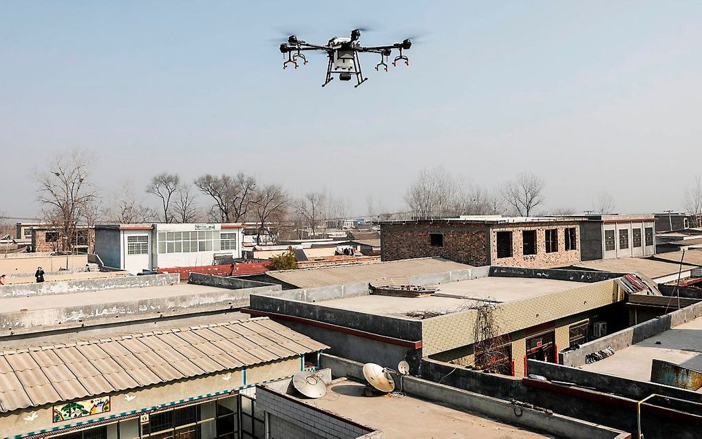 De Chinese autoriteiten zetten ook drones in bij de strijd tegen het coronavirus. beeld AFP, China Out