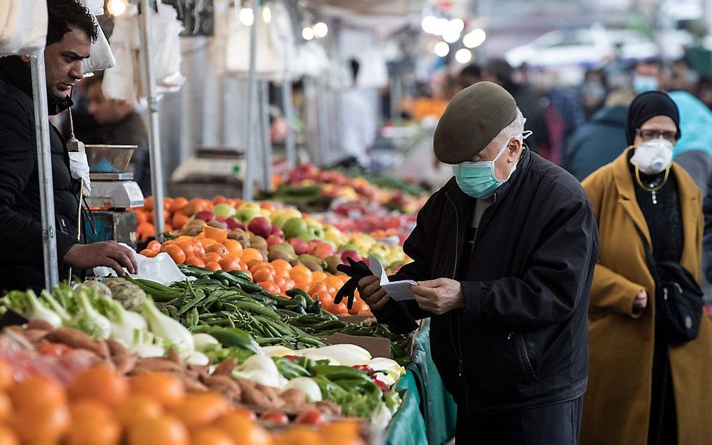 Markt in Parijs, woensdag. beeld AFP