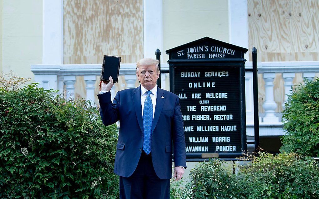 Trump, vorige week voor St. John's Church in Washington. beeld AFP, Brendan Smialowski