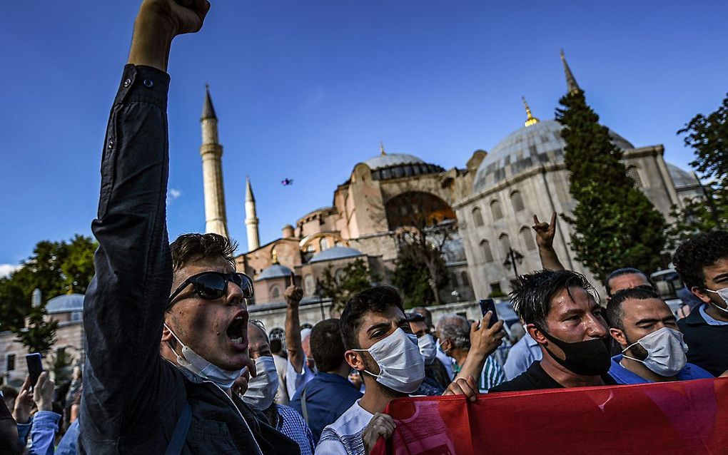 Turken vierden vrijdag het nieuws dat de Hagia Sophia in Istanbul weer een moskee wordt. beeld AFP, Ozan Kose