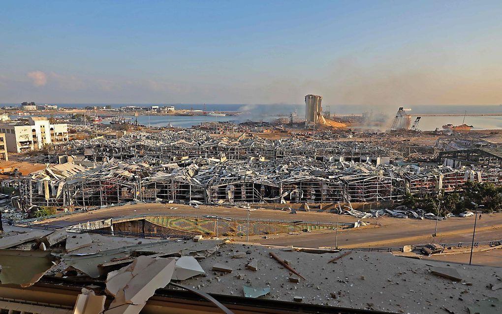 De haven van Beiroet na de verwoestende explosie. beeld AFP