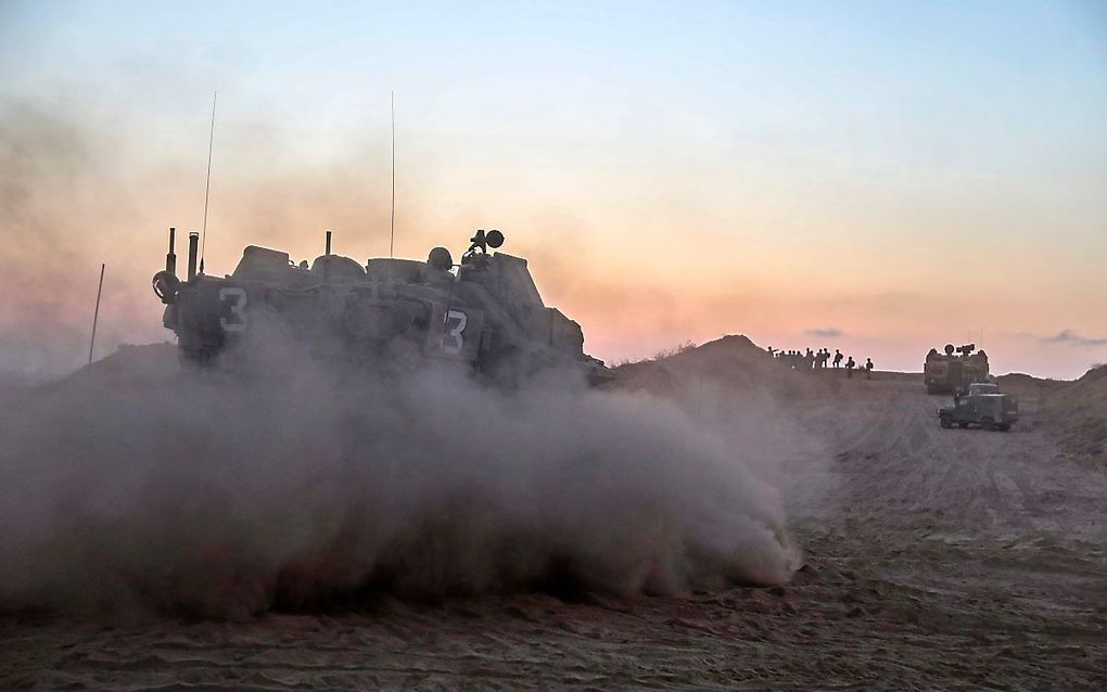 Israëlische tanks in de buurt van Gaza. beeld AFP