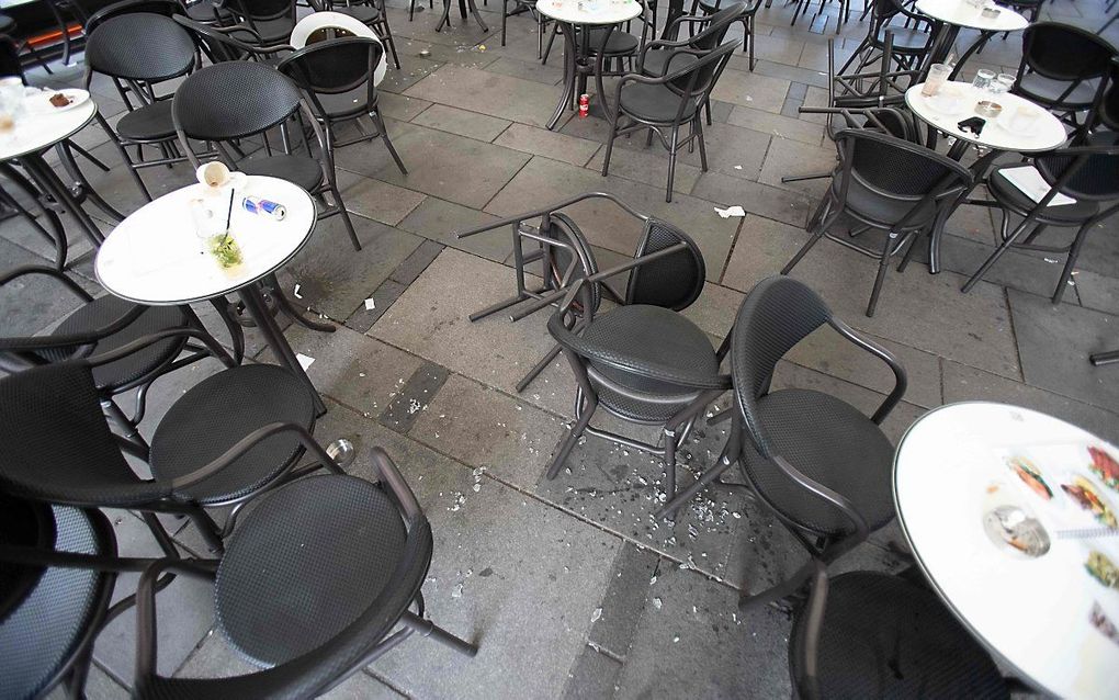 Ravage in een restaurant in Wenen, na de aanslagen van maandag. beeld AFP, Alex Halada