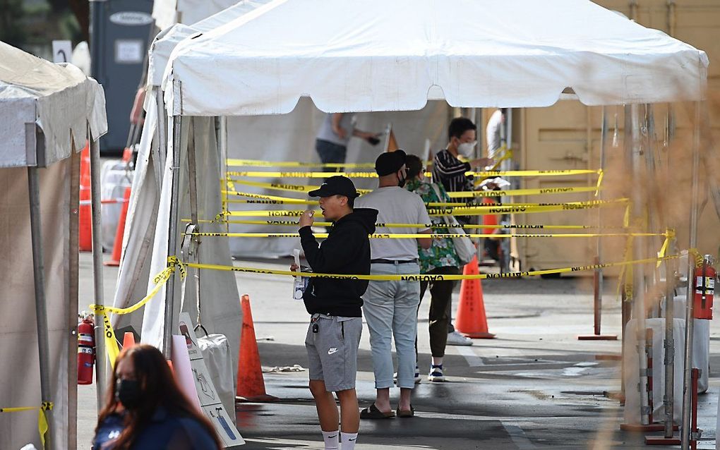 Teststraat in de Amerikaanse stad Los Angeles. Het aantal coronabesmettingen in de Verenigde Staten is inmiddels de 12 miljoen gepasseerd. beeld AFP