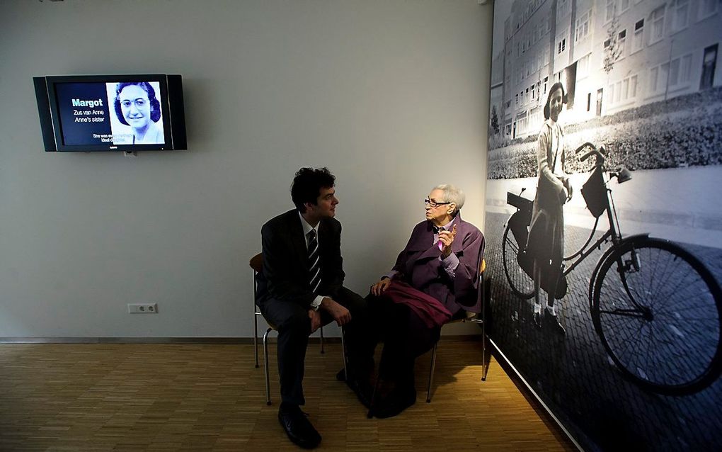 Menco in 2011 in het Anne Frank Huis. Menco verbleef met Margot, de zus van Anne, in Auschwitz. beeld ANP