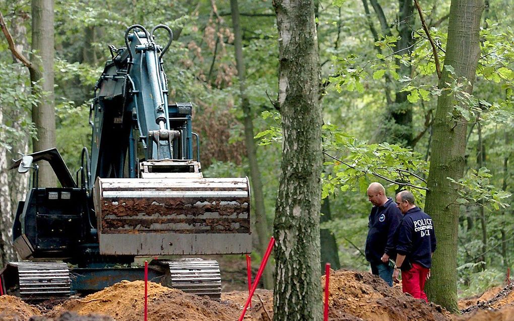 Opgravingen in 2004 naar bewijs in de zaak tegen de Bede van Nijvel. beeld EPA