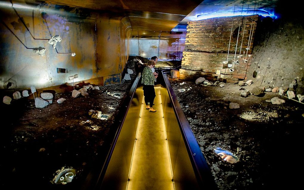 Archeologische activiteiten bij DOMunder onder het Domplein in Utrecht. beeld ANP