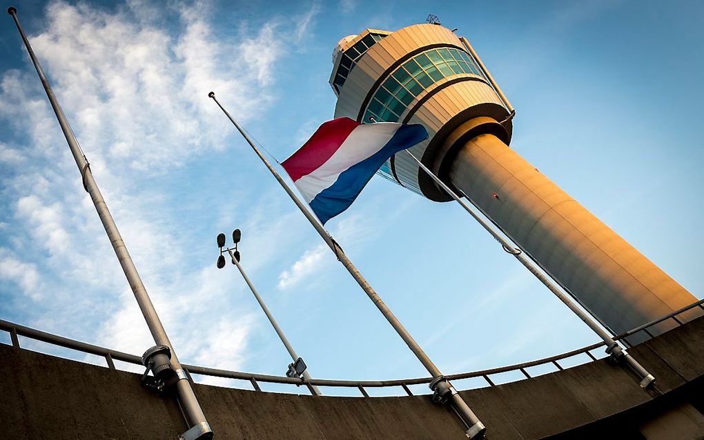 De verkeerstoren van Schiphol, de dag nadat vlucht MH17 neerstortte. beeld ANP