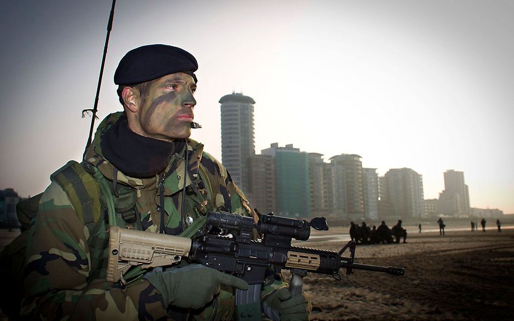 Het Korps Mariniers voert een landing uit op het strand van Vlissingen. beeld ANP