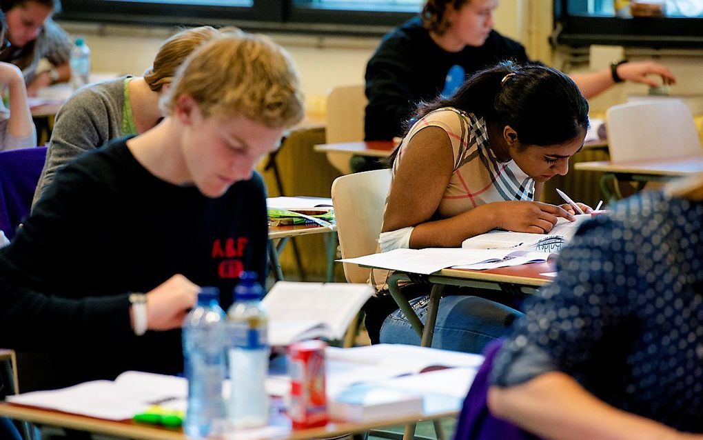 De tentamens in het voortgezet onderwijs en de examens in het mbo kunnen de komende weken onder voorwaarden doorgaan. beeld ANP, Robin van Lonkhuijsen