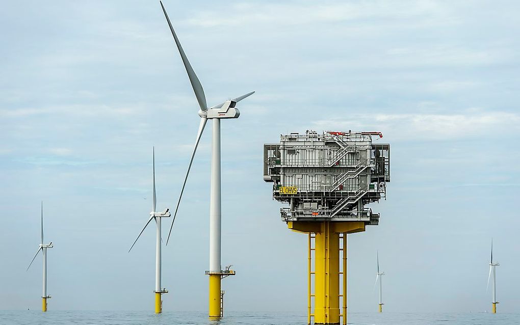 Windmolens van windpark Luchterduinen van Eneco. beeld ANP