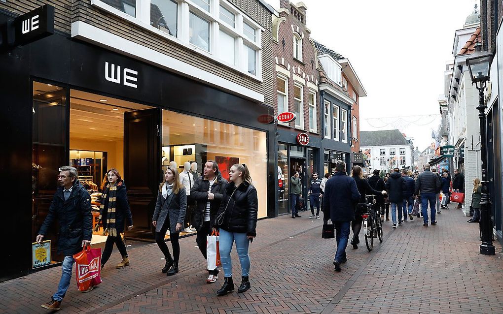 De mogelijke aanpassing van de winkeltijdenverordening in Elburg stuitte op verzet bij lokale ondernemers. beeld ANP. Bas Czerwinski