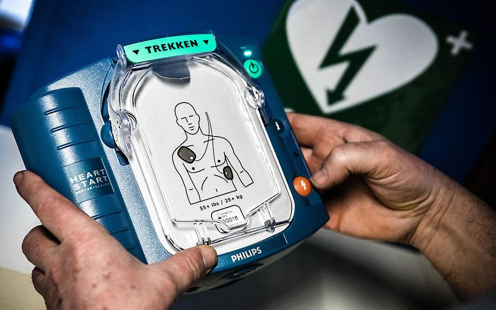 Een automatische externe defibrillator (AED). beeld ANP, Rob Engelaar