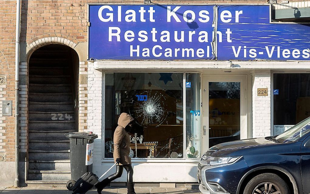 Schade na een eerdere verlieling aan het Israëlische restaurant HaCarmel. beeld ANP