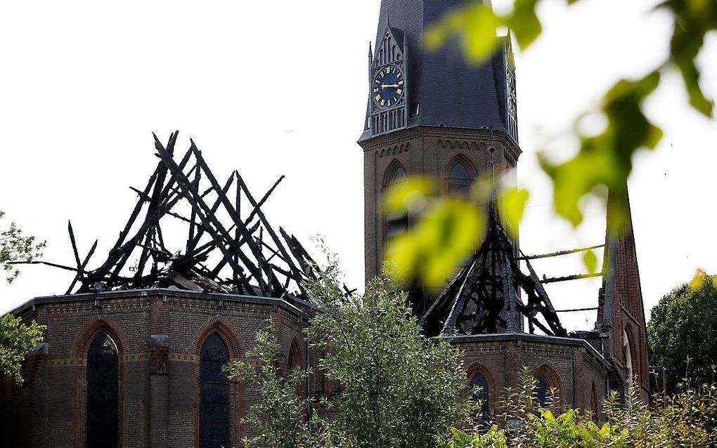 Een uitslaande brand heeft de monumentale Bovenkerkse St. Urbanuskerk in Amstelveen zwaar beschadigd. beeld ANP, Bas Czerwinski