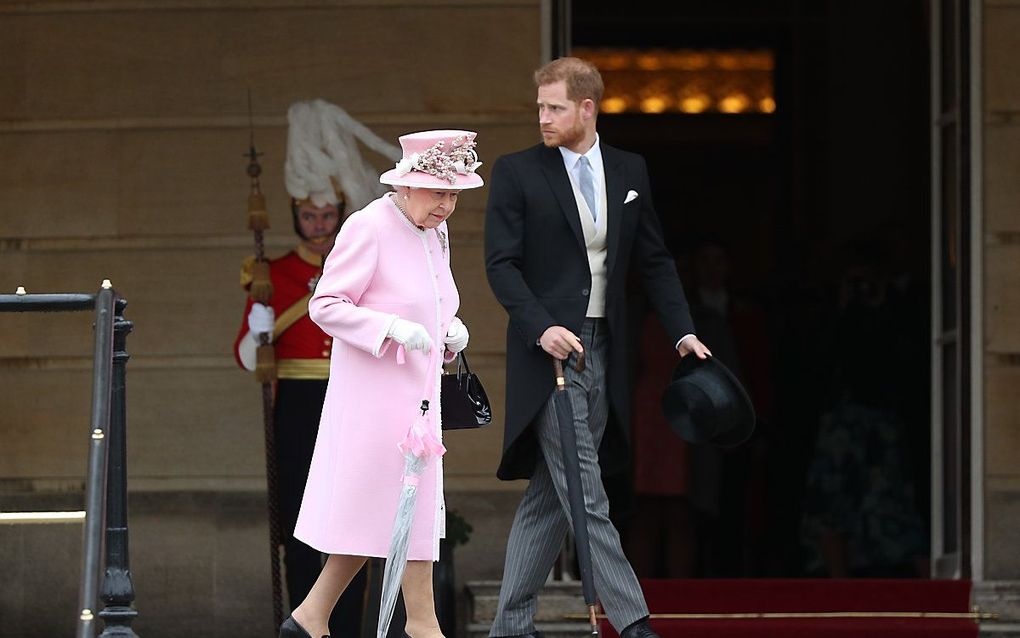 De Britse koningin Elizabeth en prins Harry. beeld AFP