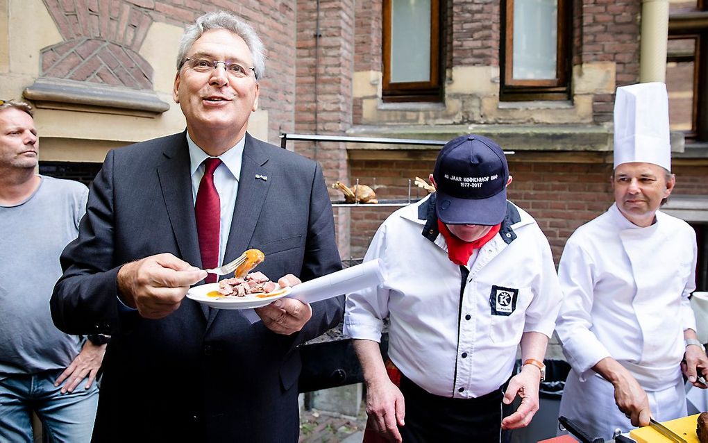 50PLUS-voorman Henk Krol tijdens de Binnenhof Barbecue van 2017. beeld ANP