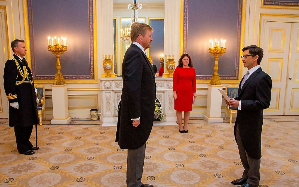 Koning Willem-Alexander ontvangt op Paleis Noordeinde in Den Haag ter overhandiging van de geloofsbrieven de ambassadeur van de Franse Republiek, Z.E. Luis Vassy. beeld ANP