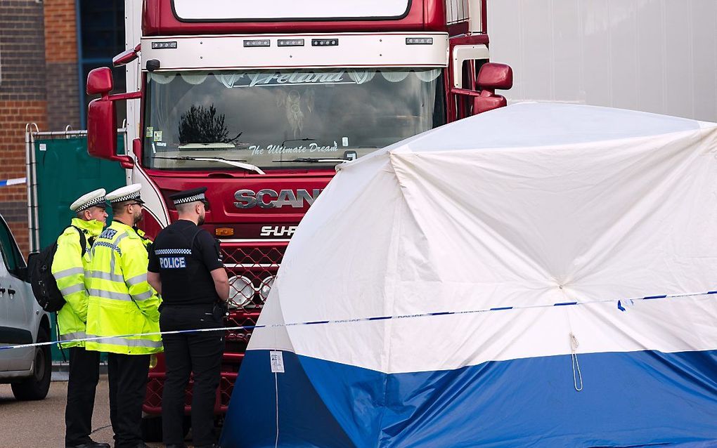 Onderzoek van de container. beeld EPA