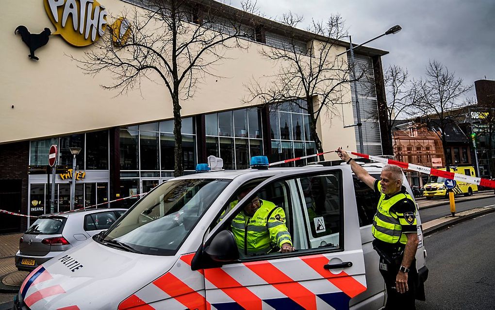 De politie onderzocht zaterdag de Groningse bioscoop waar twee doden werden aangetroffen. beeld ANP, Siese Veenstra