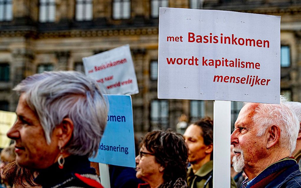 Belangstellenden tijdens de Grote Basisinkomen Demonstratie in oktober 2019. beeld ANP