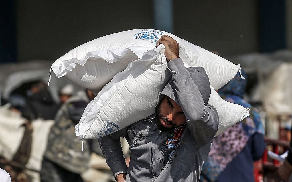 Voedselhulp aan Palestijnen. beeld AFP