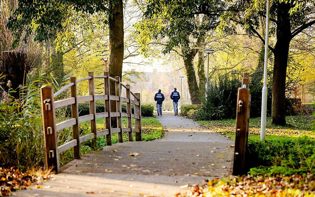 Beveiligers ingezet door de gemeente in het Gijs van Andelpark in Gorinchem. beeld ANP