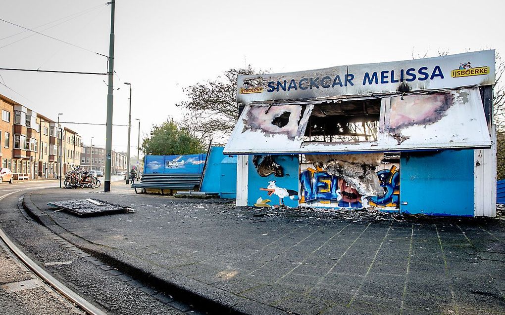 Een uitgebrande leegstaande snackbar in de wijk Duindorp. beeld ANP