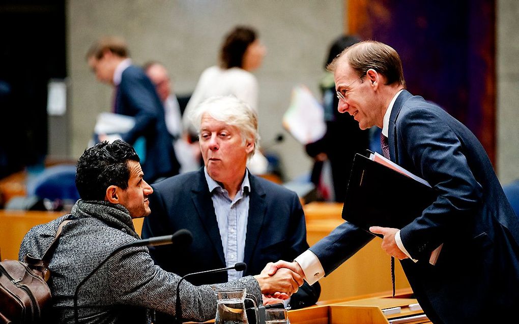 Menno Snel (rechts), staatssecretaris voor Financiën, tijdens het debat vandaag. beeld ANP