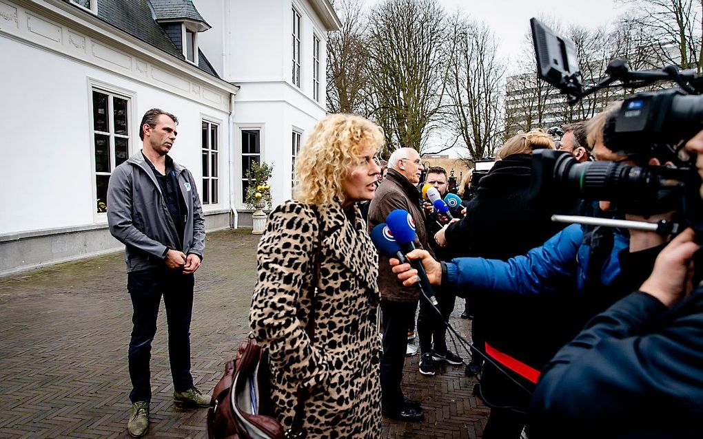 Jeroen van Maanen, Trienke Elshof en Aalt Dijkhuizen van het Landbouw Collectief verlaten het Catshuis na afloop van het gesprek. Premier Mark Rutte en minister Carola Schouten van Landbouw, Natuur en Voedselkwaliteit spreken met het Landbouw Collectief o