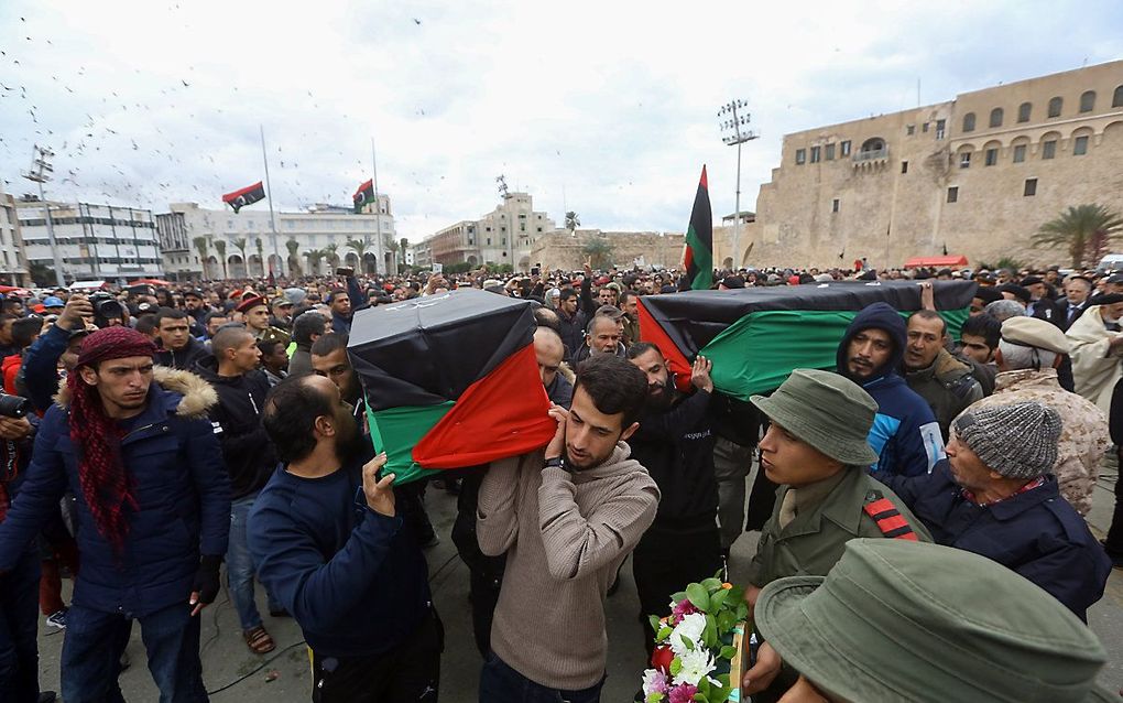 Begrafenis in Tripoli na de aanval. beeld AFP