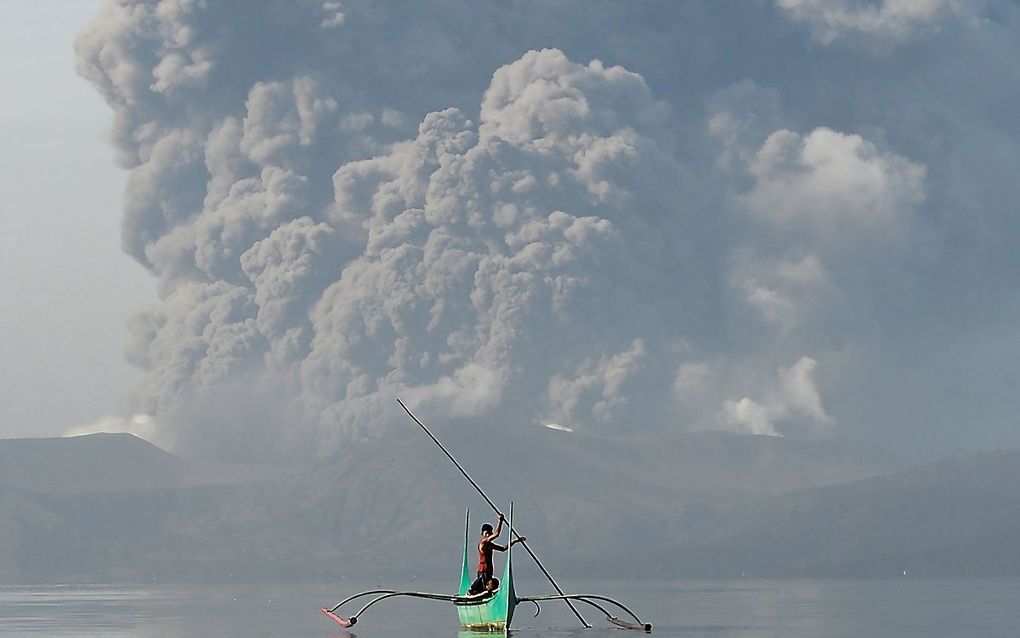 Uitbarsting van de vulkaan Mount Taal, 60 kilometer ten zuiden van de Filipijnse hoofdstad Manilla. beeld AFP