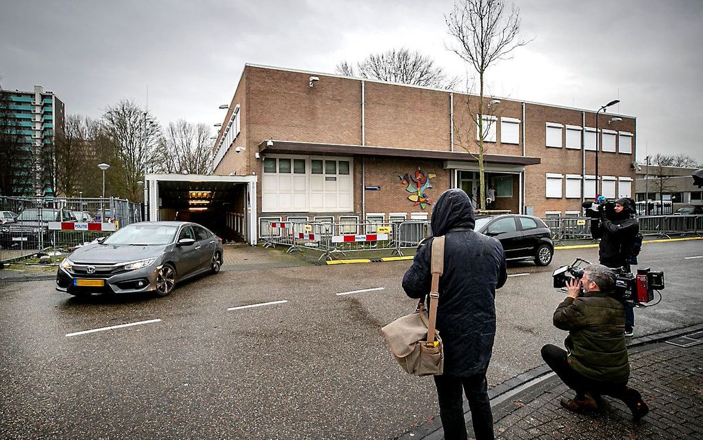 Pers bij de beveiligde rechtbank De Bunker in Amsterdam, voorafgaand aan de eerste zitting in de rechtszaak rondom de moord op advocaat Derk Wiersum. beeld ANP