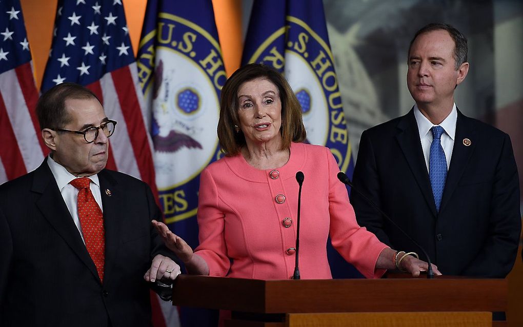 V.l.n.r.: hoofdaanklager Adam Schif, voorzitter van het Huis Nancy Pelosi en Jerrold Nadler. beeld AFP