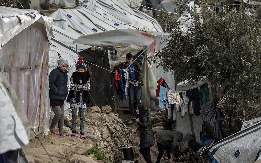 Kamp Moria op Lesbos. Hulpverleners die in het kamp werken, zijn zondag door actievoerders „belaagd.” beeld AFP, Aris  Messinis