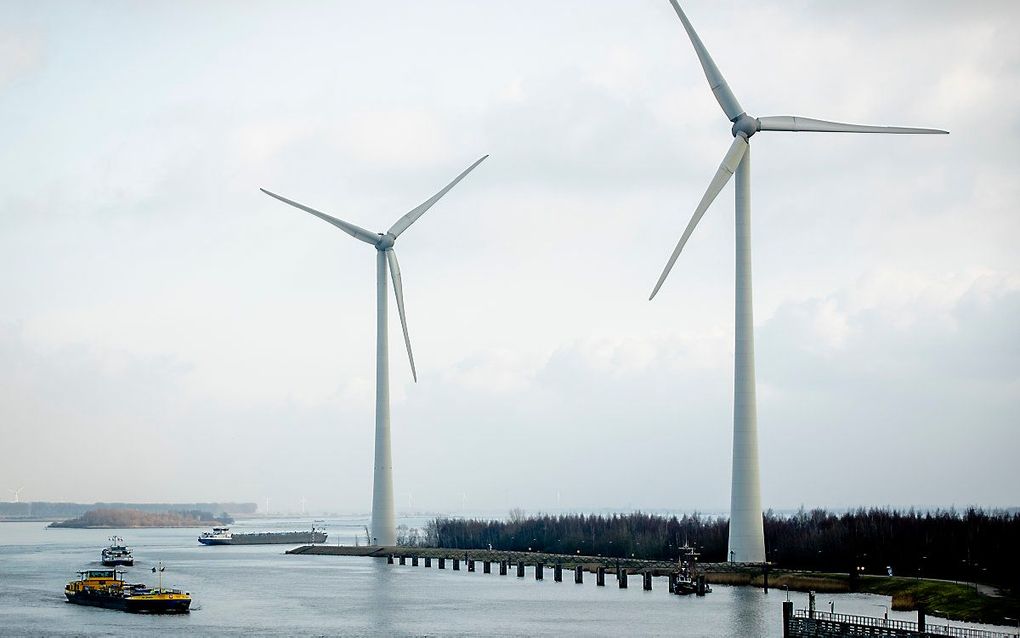 CrossWind, zoals de samenwerking tussen de bedrijven heet, plaatst 69 windturbines op ruim 18 kilometer voor de Noord-Hollandse kust. Beeld ANP, Sem van der Wal