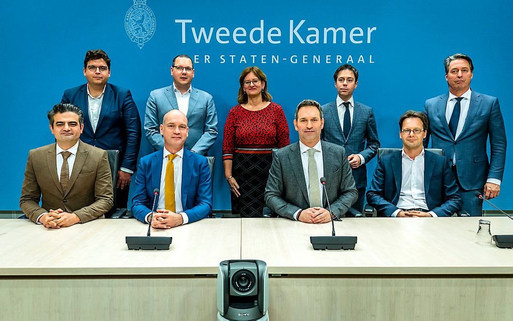 De gehele ondervragingscommissie, Niels van den Berge, Rutger Schonis, Aukje de Vries, Chris Stoffer, Edgar Mulder, Tunahan Kuzu, Gert-Jan Segers, Michel Rog en Ronald van Raak. beeld ANP