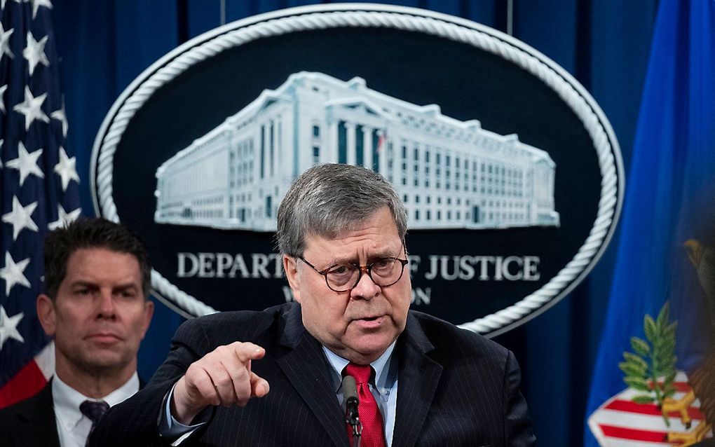 William Barr, de Amerikaanse minister van Justitie, maakt de namen van de Chinese hackers bekend. beeld EPA