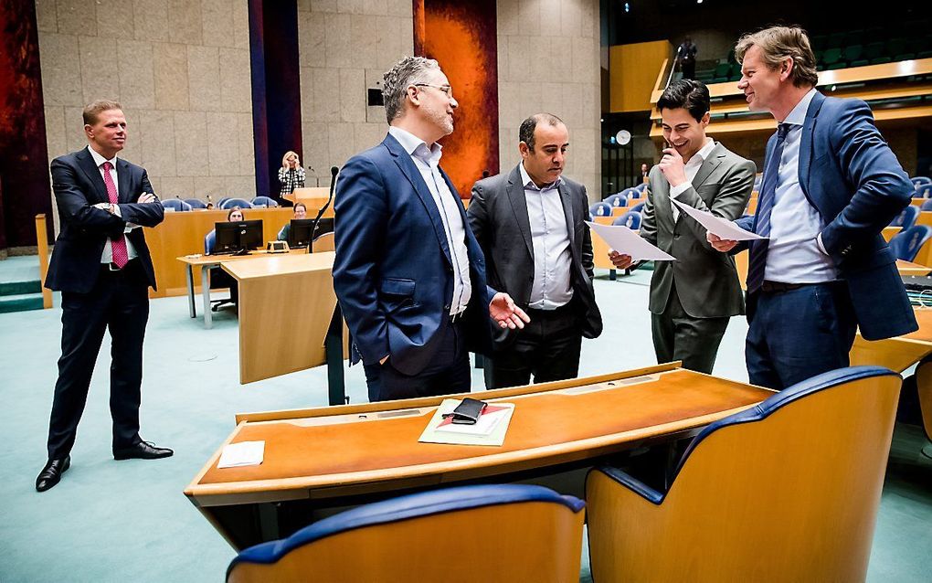 „CETA maakt het voor Canadese producenten gemakkelijker om de Europese markt te betreden, maar daarmee krijgen de Canadese normen meer invloed op de Euro-pese markt.” Foto (v.l.n.r.): de Kamerleden Weverling (VVD), Amhaouch (CDA), Bouali (D66), Jetten (D6