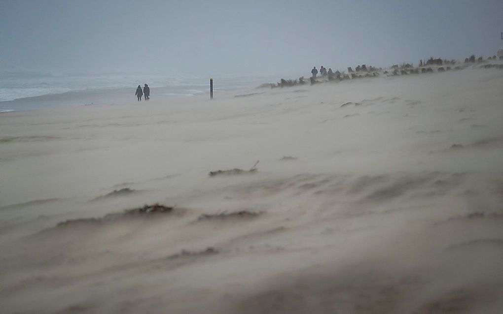 Voor de westkust, de Wadden en mogelijk ook de westkust van Friesland zijn windstoten van ruim 100 kilometer per uur niet uitgesloten. beeld ANP, ROBIN VAN LONKHUIJSEN