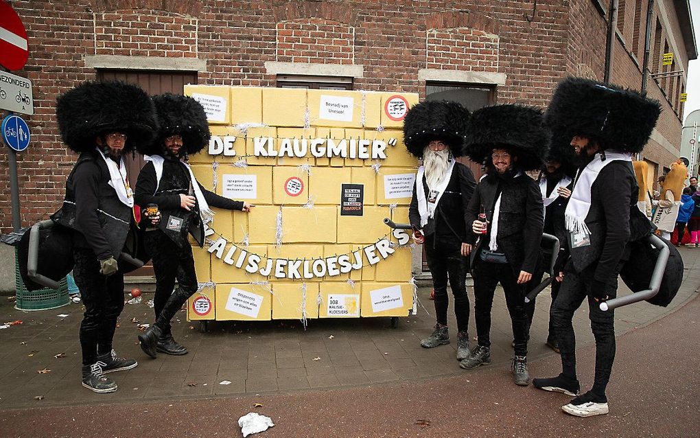 'Klaagmieren' poseren bij de Klaagmuur. beeld AFP