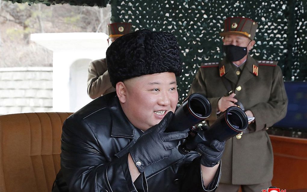 Kim Jong-un op bezoek bij een afdeling van het Noord-Koreaanse leger, eerder dit jaar. beeld EPA