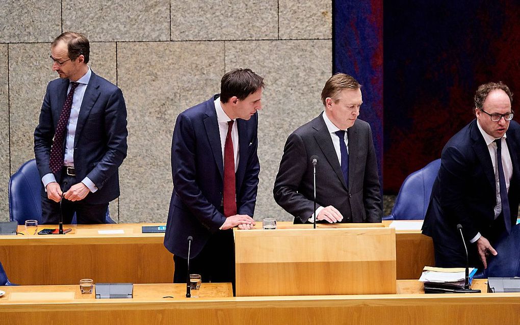 Minister Bruno Bruins (tweede van rechts) tijdens het debat in de Tweede Kamer. beeld ANP