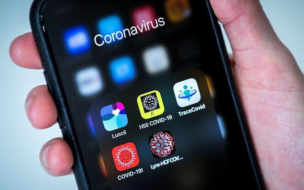 „Technisch en juridisch zal een corona-app aan strenge voorwaarden moeten voldoen.” beeld ANP, Remko de Waal